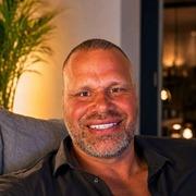 helderziende Dennis beschikbaar